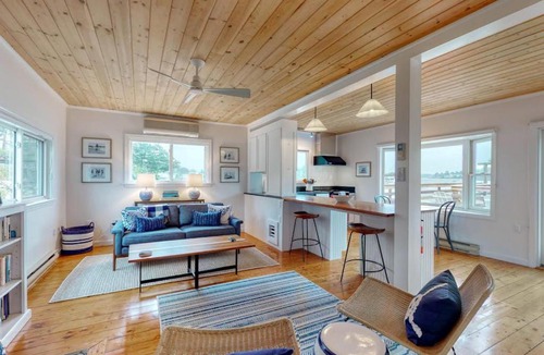 Boothbay Harbor House | Bayfront Cottage on Mill Cove w/Private Dock & Furnished Deck - Walk Downtown