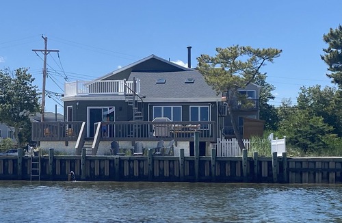 Waretown House | Bayfront Oasis, Magnificent Views, Kayaking, Fishing, Clamming, Swan Visits