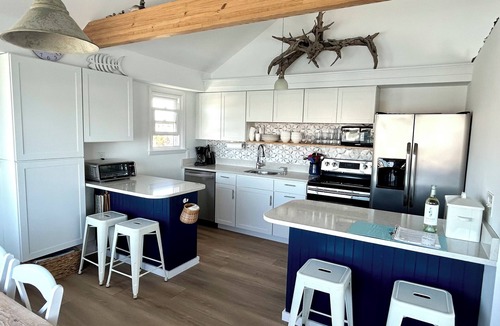 North Beach Haven House | Bayfront-spectacular views and close to beach. New 2023 addition & renovation.