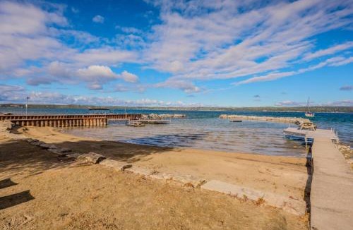 Colpoys Bay House | Bayshore Cottages