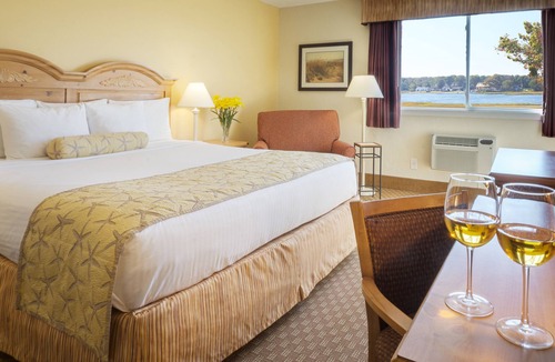 West Yarmouth Hotel | Bayside Resort Hotel