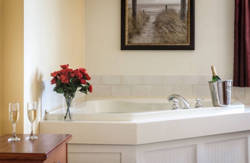 West Yarmouth Hotel | Bayside Resort Hotel