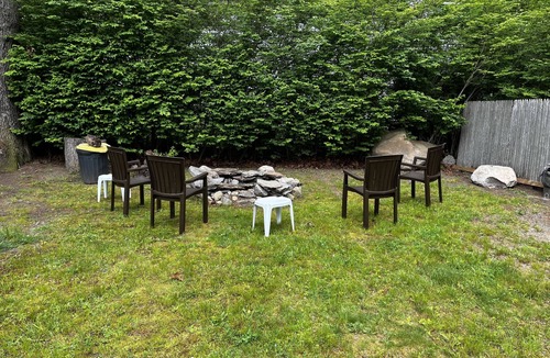 Niantic Cottage | Beach access Cozy Cottage