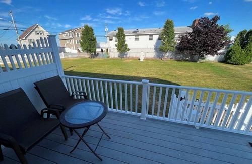 Seabrook House | Beach Apt | Steps to the Beach | Lawn | Parking