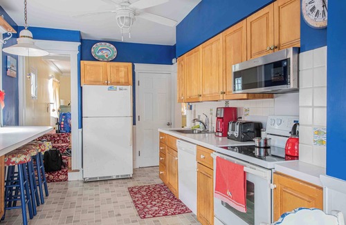Gardens House | Beach Block Gardens Estate:Sleeps 18, 6 BR,4.5BA Pet Friendly, 7+ Parking spots!