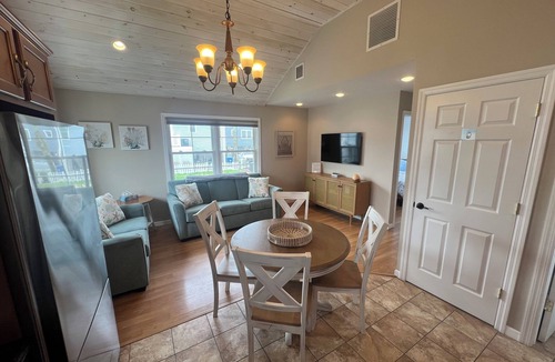 Dover Beaches North House | Beach bungalow that can sleep up to 6! 4 minute walk to the beach!