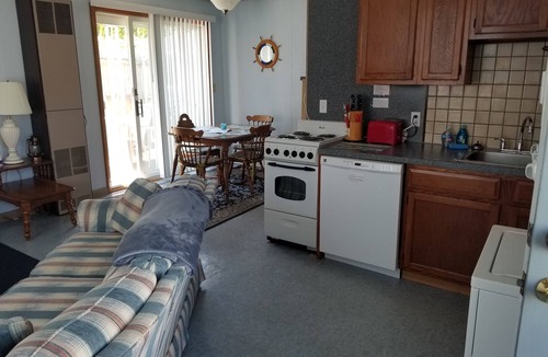 Point Judith Cottage | Beach Cottage at Sand Hill Cove.Walk to Beach (Narragansett, Point Judith)