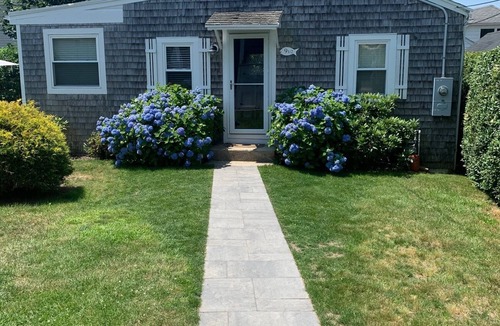 Easton's Point Cottage | Beach Cottage Steps Away From Easton's (First) Beach