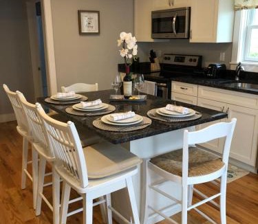 Edgartown Apartment | Beach Edgartown Center Restaurants Bar Bike Path