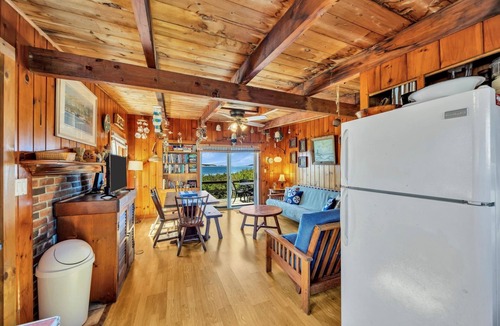 Indian Neck Heights Cottage | Beach Front Cottage With Spacious Deck (1465)