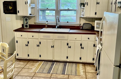 Westbrook Center House | Beach house getaway - 4 min walk to the beach!