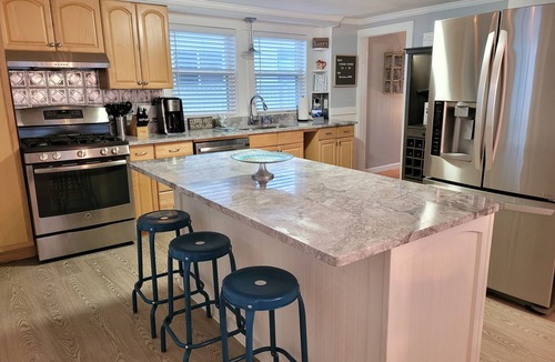 Hampton House | Beach House, Walking distance to downtown!