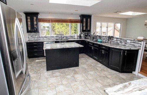 Easton's Point House | Beach house walking distance to Second Beach