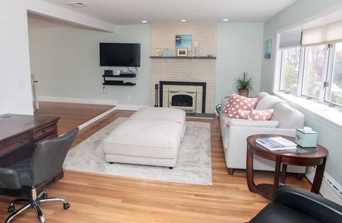 Easton's Point House | Beach house walking distance to Second Beach