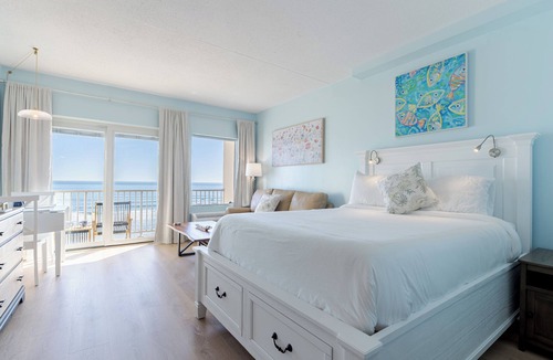 Hampton Apartment | Beach is just a few feet away