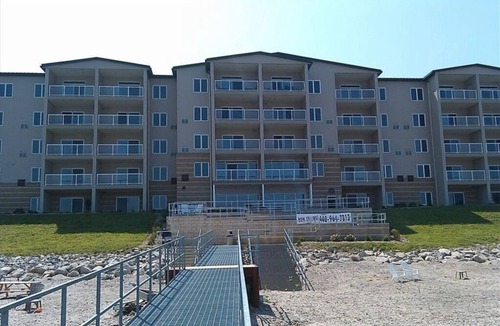 Geneva-on-the-Lake Condo | BEACH LEVEL LAKE FRONT CONDO L02-5 Queen beds. Rent rent 3-4th free -ask