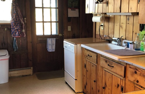 Granite Point Cottage | Beachfront 3-bedroom cottage, Granite Pt, AC, WiFi, Views