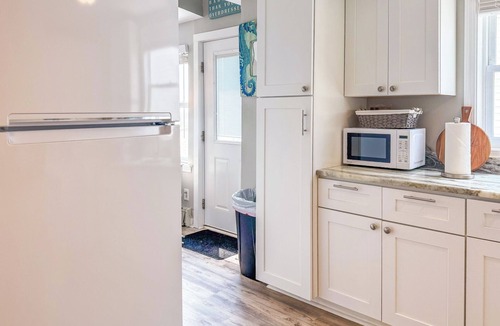 Salisbury Beach House | Beachfront Bungalow - Fire Pit - Private Balcony