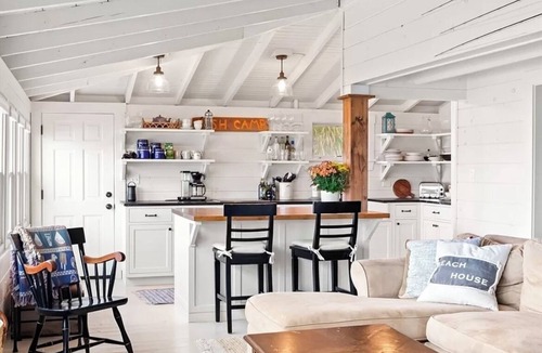 Great Neck Cottage | Beachfront family dream escape