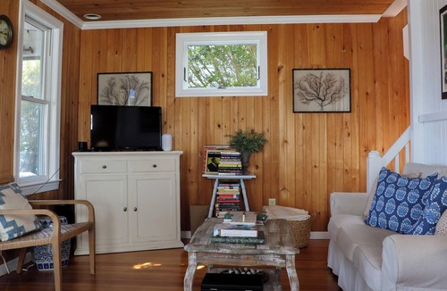 Branford House | Beachfront House in Pawson Park