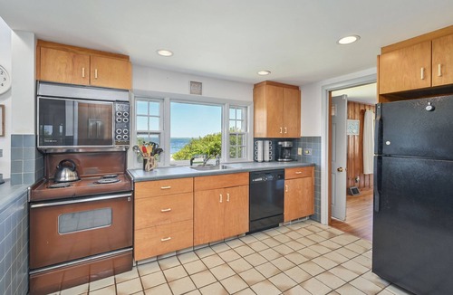 North Chatham House | Beachfront, ocean view, pet friendly, sleeps 8 Nauset Watch