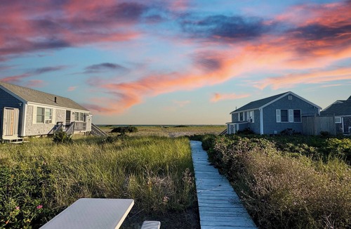 North Truro Cottage | Beachfront on our private beach! Driftwood Cottage - Pipers' Shore