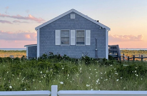 North Truro Cottage | Beachfront on our private beach! Sea Glass Cottage - Pipers' Shore