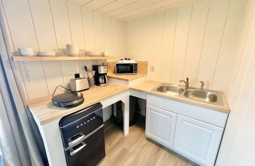 Bernard House | Beachfront Pet Friendly Tiny Home [Shoreline Bliss]