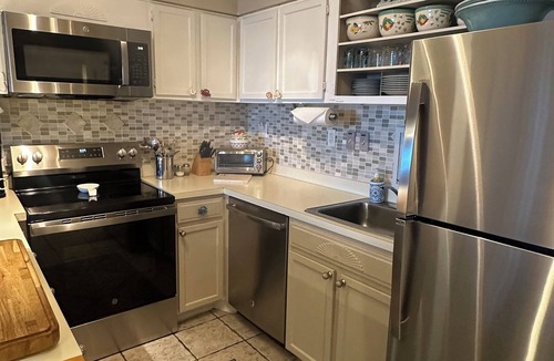 North Ocean City Condo | Beachfront ~ Pool ~ 2BR/2BA ~ 4 Seasons Rain or Shine Balcony ~ 5 Star ~ Uptown
