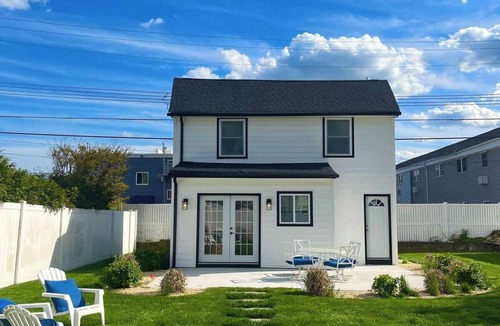 Wall House | Beachside Haven: Insta-Worthy Decor & Private