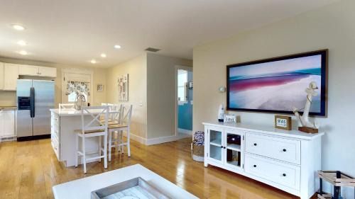 Pine Point House | Beachwood Cottage by Bayley Vacation Rentals