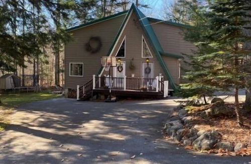 Town of Webb House | Bear Creek Lodge: By First Lake, Ride from Cabin