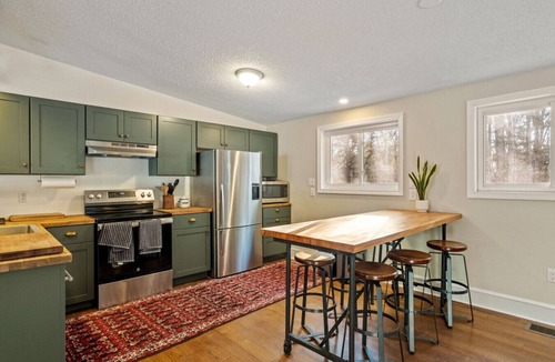 Wardsboro House | Bear Den: Hot Tub + Secluded | Sleeps 8 | Modern