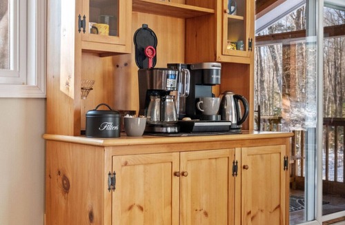 Wardsboro House | Bear Den: Hot Tub + Secluded | Sleeps 8 | Modern