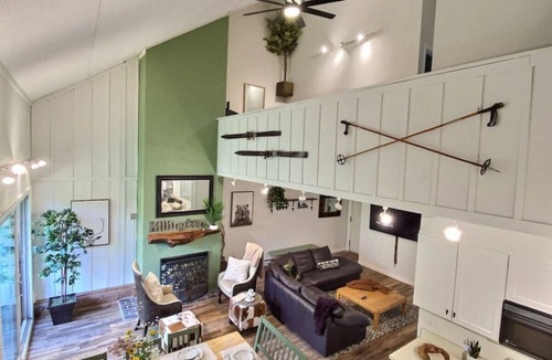 Killington Apartment | Bear8 Sleeps 20, AC, Pool, Close to Resort, Fireplaces