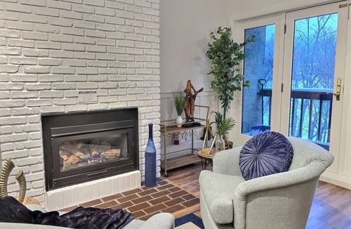 Killington Apartment | Bear8 Sleeps 20, AC, Pool, Close to Resort, Fireplaces