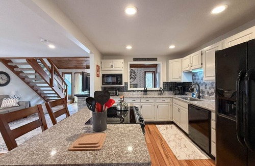North Conway Villa | Beary Happy Place | Modern & Close to Downtown