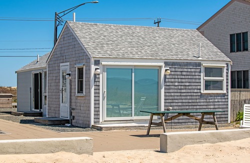 North Truro Cottage | Beautiful 1 bedroom cottage on the beach! RPSH008