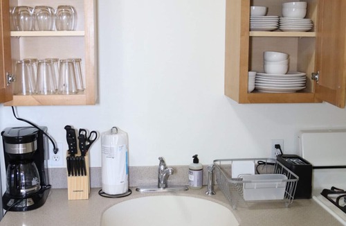 Belleville Apartment | Beautiful 1Bed 1 Bath w/Parking