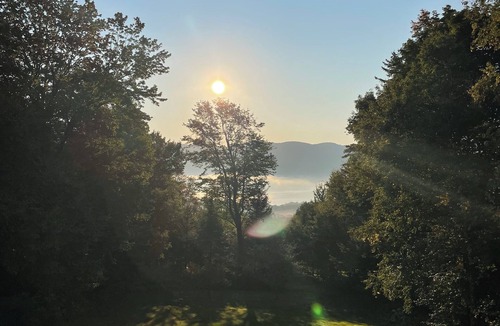 Chittenden House | Beautiful 2 Bedroom in Chittenden, walk to Mountain Top inn, close to Killington