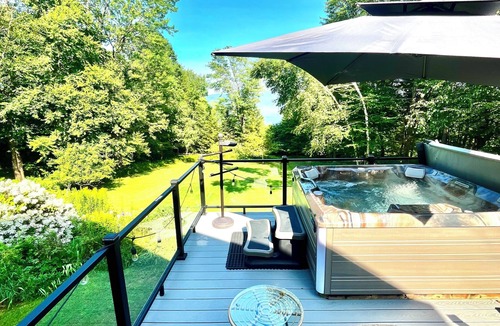 Chittenden House | Beautiful 2 Bedroom in Chittenden, walk to Mountain Top inn, close to Killington