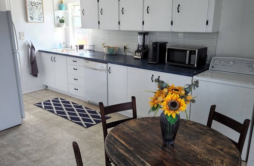 Manchester Apartment | Beautiful 2 bedroom apartment just east of downtown Manchester