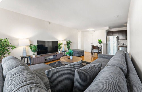 North Brookline Apartment | Beautiful 2bd/1.5ba Next to BU 74c3