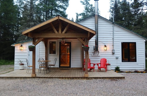 Machar Cottage | Beautiful 3+1 bedroom cottage for rent sleeps 8 surrounded by nature