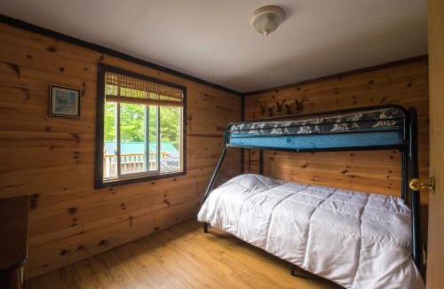 Minden House | Beautiful 3 Bdrm + Bunkie Waterfront Cottage Near Gull Lake