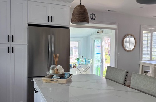 Niantic House | Beautiful 3 Bedroom Cottage steps from the Beach with brand new Trex deck