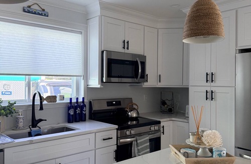Niantic House | Beautiful 3 Bedroom Cottage steps from the Beach with brand new Trex deck