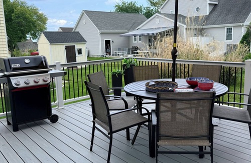 Niantic House | Beautiful 3 Bedroom Cottage steps from the Beach with brand new Trex deck