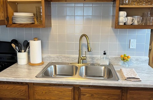 Erie House | Beautiful 3-bedroom house in wonderful Erie with AC, WiFi, large driveway