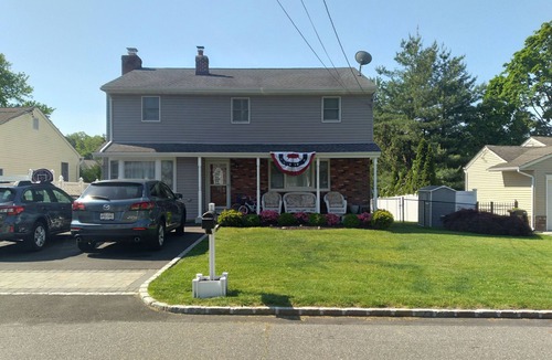 West Hills House | Beautiful 3-bedroom house with WiFi in Huntington